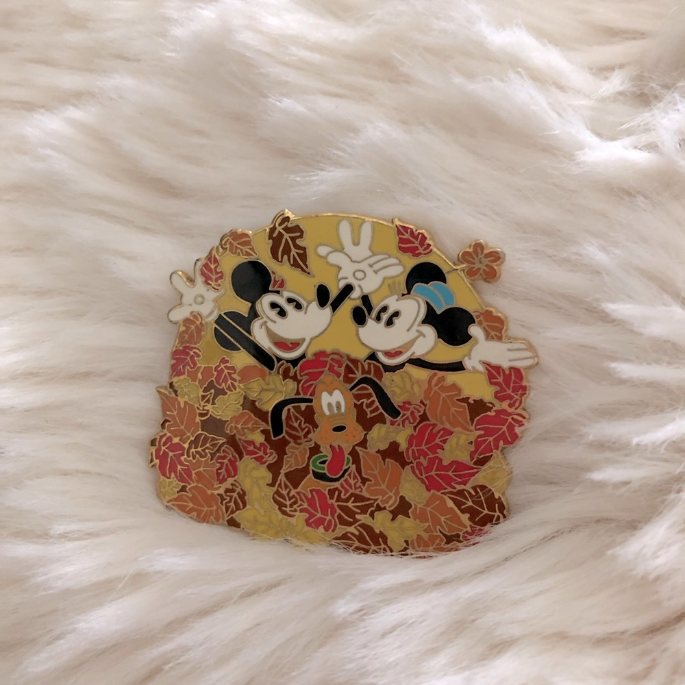 Disney 2003 Mickey and Minnie Fall Pin